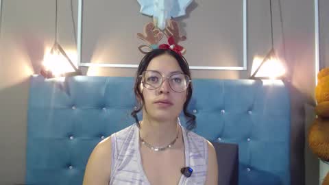 Sofa online show from December 5, 2025, 11:08 am