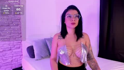 sofiaalarson online show from May 7, 2026, 3:12 am