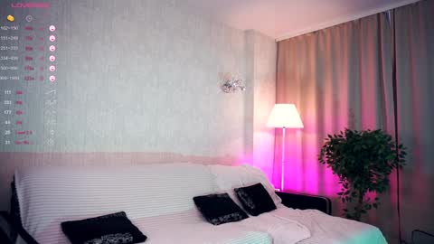 Hi My name is Sofia Welcome to my room Please thumbs up - its important online show from December 9, 2024, 8:44 am