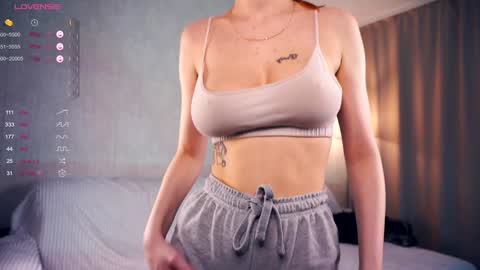 Hi My name is Sofia Welcome to my room Please thumbs up - its important online show from January 10, 2025, 8:07 am