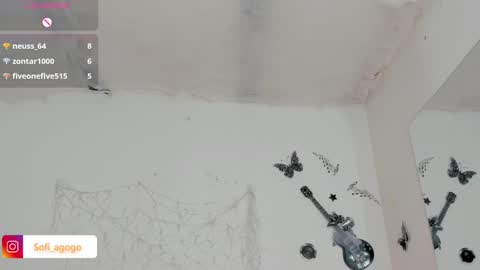 sofiacruz16 online show from March 8, 2025, 10:11 am