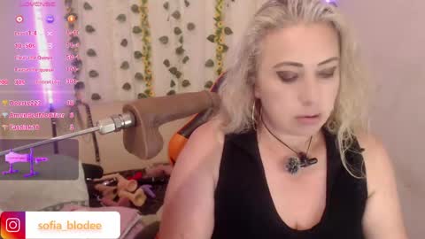 sofiacurvy45 online show from May 27, 2026, 1:57 am