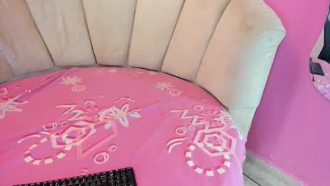sofiakiis online show from October 23, 2025, 3:39 am