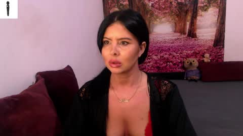 Snapshot of sofialiub chatting on December 8, 2024, 5:33 pm sofialiub online show from December 8, 2024, 5:33 pm