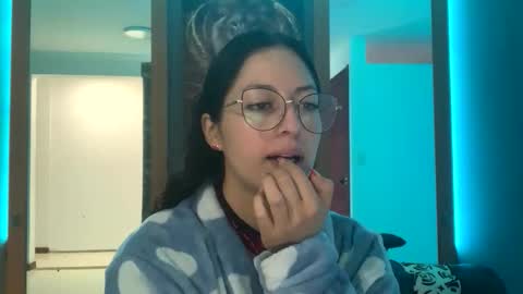 Snapshot of sofiawhite3 chatting on January 7, 2026, 11:45 am Sofi online show from January 7, 2026, 11:45 am