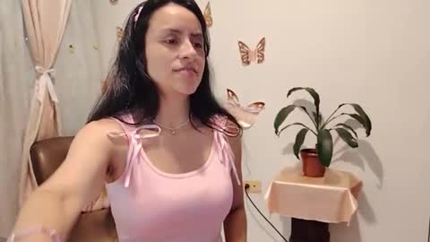 Sofi Bella online show from October 21, 2025, 3:46 pm