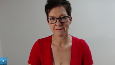 Sofie Velvet online show from November 16, 2025, 1:06 pm