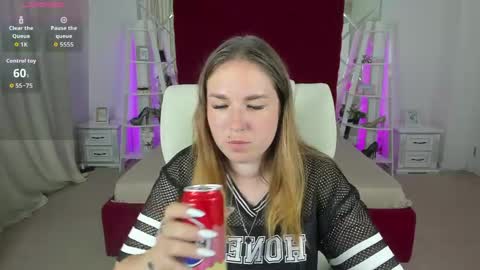 Snapshot of sofii_darling chatting on June 8, 2026, 4:40 pm sofii_darling online show from June 8, 2026, 4:40 pm