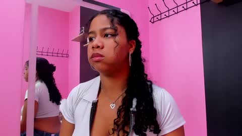 sofiifox online show from February 2, 2025, 5:59 pm