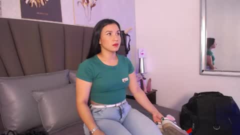Snapshot of sofiperez_ chatting on May 3, 2026, 11:27 am online show from May 3, 2026, 11:27 am