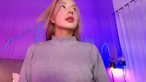 Snapshot of sofly_s chatting on May 28, 2026, 11:51 am Sofi online show from May 28, 2026, 11:51 am