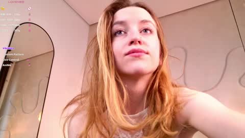 softdreamer_ online show from April 6, 2026, 8:04 am