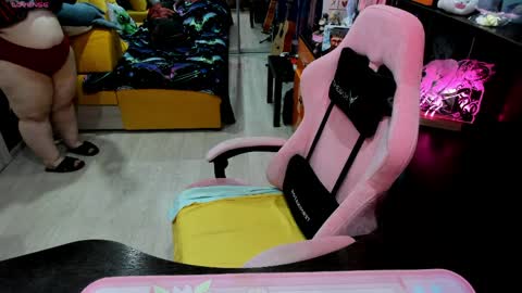 Sofie online show from April 7, 2026, 4:13 am