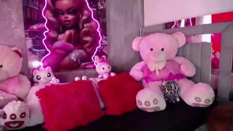 instagram    evalunavelez1. online show from October 1, 2025, 4:13 pm