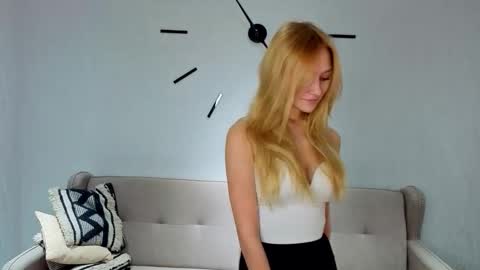 Monica online show from November 7, 2025, 6:19 pm