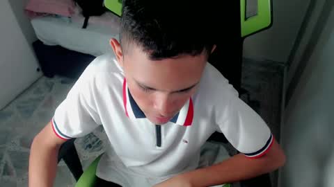 Snapshot of sombra_18 chatting on May 16, 2026, 9:24 pm ESTEBAN online show from May 16, 2026, 9:24 pm