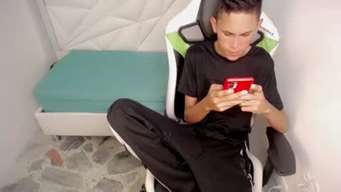 Snapshot of sombra_18 chatting on June 9, 2026, 4:57 am ESTEBAN online show from June 9, 2026, 4:57 am