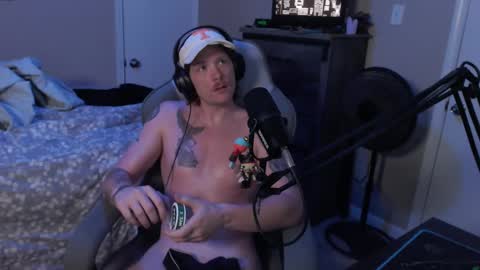 Snapshot of somethinqfunny chatting on December 2, 2024, 3:47 am Lover Boi online show from December 2, 2024, 3:47 am