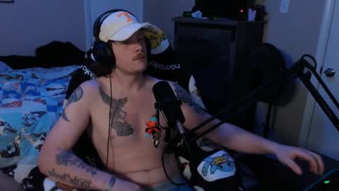 Snapshot of somethinqfunny chatting on December 6, 2024, 4:58 am Lover Boi online show from December 6, 2024, 4:58 am