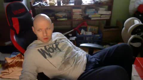 Snapshot of songoku81 chatting on December 11, 2024, 10:03 am Tom online show from December 11, 2024, 10:03 am