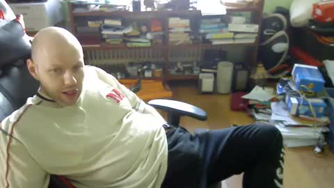 Snapshot of songoku81 chatting on February 23, 2025, 2:46 pm Tom online show from February 23, 2025, 2:46 pm