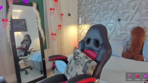 Snapshot of sophi_01 chatting on May 2, 2026, 3:33 am sophie online show from May 2, 2026, 3:33 am