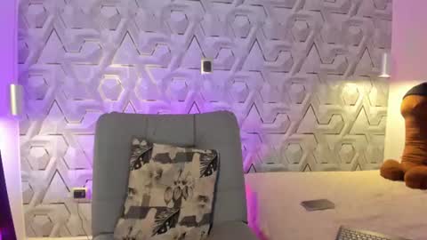 sophie online show from July 7, 2026, 12:31 pm