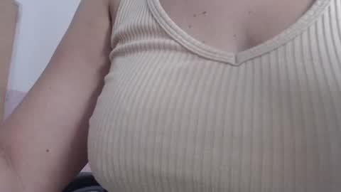 Snapshot of sophia_hadid chatting on November 1, 2025, 7:49 pm Sophia online show from November 1, 2025, 7:49 pm