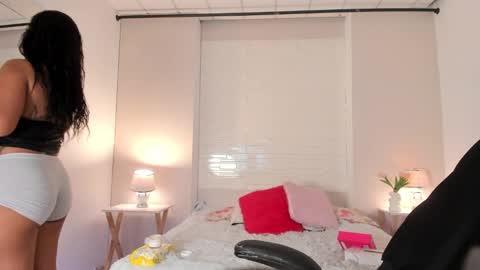  S O P H I A  online show from February 9, 2026, 12:20 pm