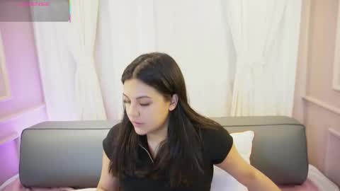 Snapshot of sophia_wilsonn_ chatting on September 18, 2025, 11:12 am Sofi online show from September 18, 2025, 11:12 am