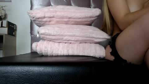 Snapshot of sophiaalee chatting on March 13, 2026, 11:33 pm SophiaLee online show from March 13, 2026, 11:33 pm