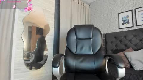 Snapshot of sophie__blare chatting on October 17, 2025, 7:16 pm sophie__blare online show from October 17, 2025, 7:16 pm