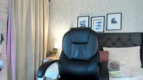 sophie__blare online show from June 1, 2026, 7:04 pm