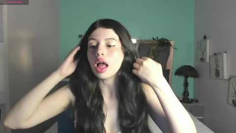 S O P H I E online show from April 10, 2026, 1:27 pm