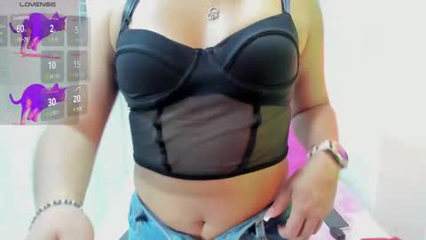 Snapshot of sophie_new25 chatting on March 5, 2025, 12:33 pm sophie_new25 online show from March 5, 2025, 12:33 pm