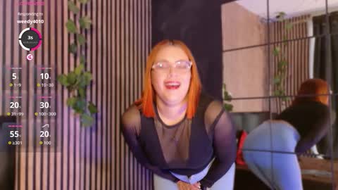 Snapshot of sophie_new25 chatting on October 8, 2025, 12:03 pm sophie_new25 online show from October 8, 2025, 12:03 pm