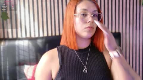 Snapshot of sophie_new25 chatting on October 20, 2025, 12:49 pm sophie_new25 online show from October 20, 2025, 12:49 pm