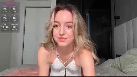 Snapshot of sophiebelll chatting on October 16, 2025, 9:54 am sophiebelll online show from October 16, 2025, 9:54 am