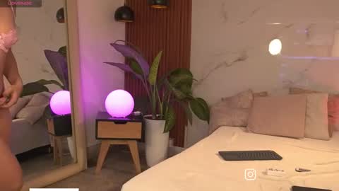 Snapshot of sophiecollins_1 chatting on March 29, 2026, 12:49 pm Sophie online show from March 29, 2026, 12:49 pm