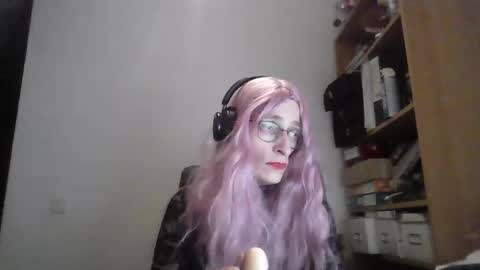 Sophie Cross online show from November 1, 2025, 4:14 am