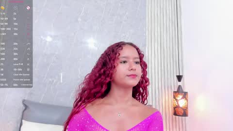 Snapshot of sophiee_velvet chatting on January 29, 2025, 5:35 pm         online show from January 29, 2025, 5:35 pm