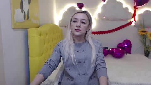sophiekittyy online show from February 16, 2025, 7:26 am