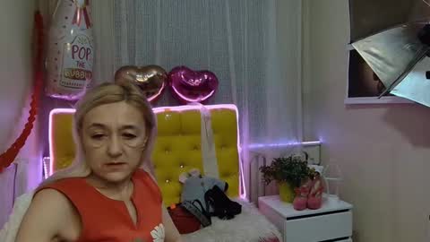 sophiekittyy online show from March 4, 2025, 10:35 am
