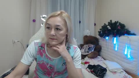 sophiekittyy online show from December 18, 2025, 7:25 am