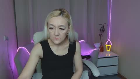 sophiekittyy online show from January 18, 2026, 7:12 am