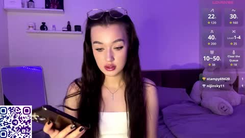 Snapshot of sophielainee chatting on May 21, 2026, 5:20 pm citygirl my face is 10 my body tea everything on me natural im petiteee online show from May 21, 2026, 5:20 pm