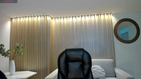 Sophie online show from March 27, 2026, 3:45 am