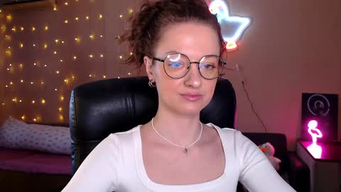 sophieleroux online show from April 12, 2026, 11:15 am