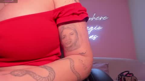 Snapshot of sophiepalmerx chatting on June 21, 2026, 12:08 pm Sophie Palmer online show from June 21, 2026, 12:08 pm