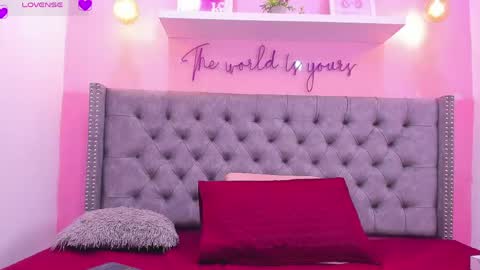 Sophii  online show from April 20, 2026, 8:43 pm